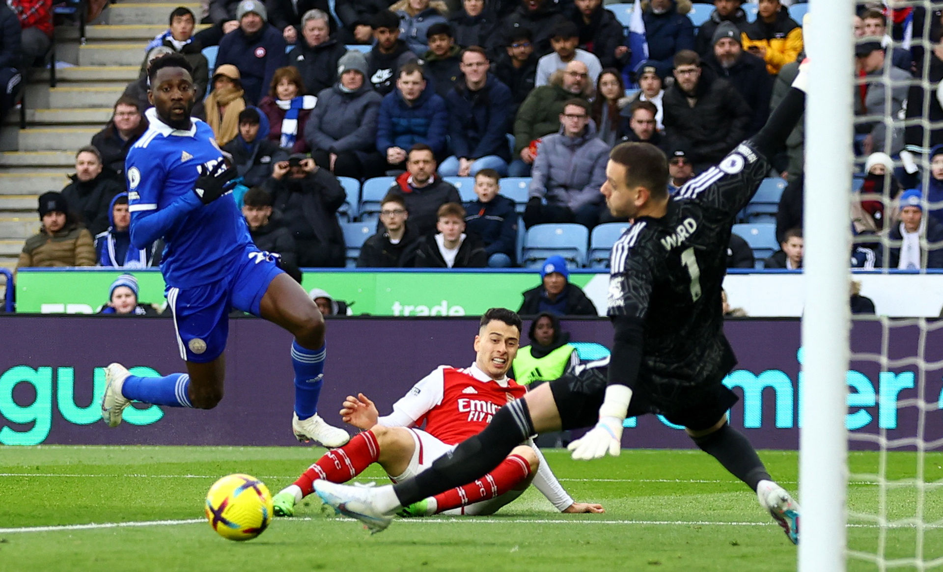 显得多余 显得多余